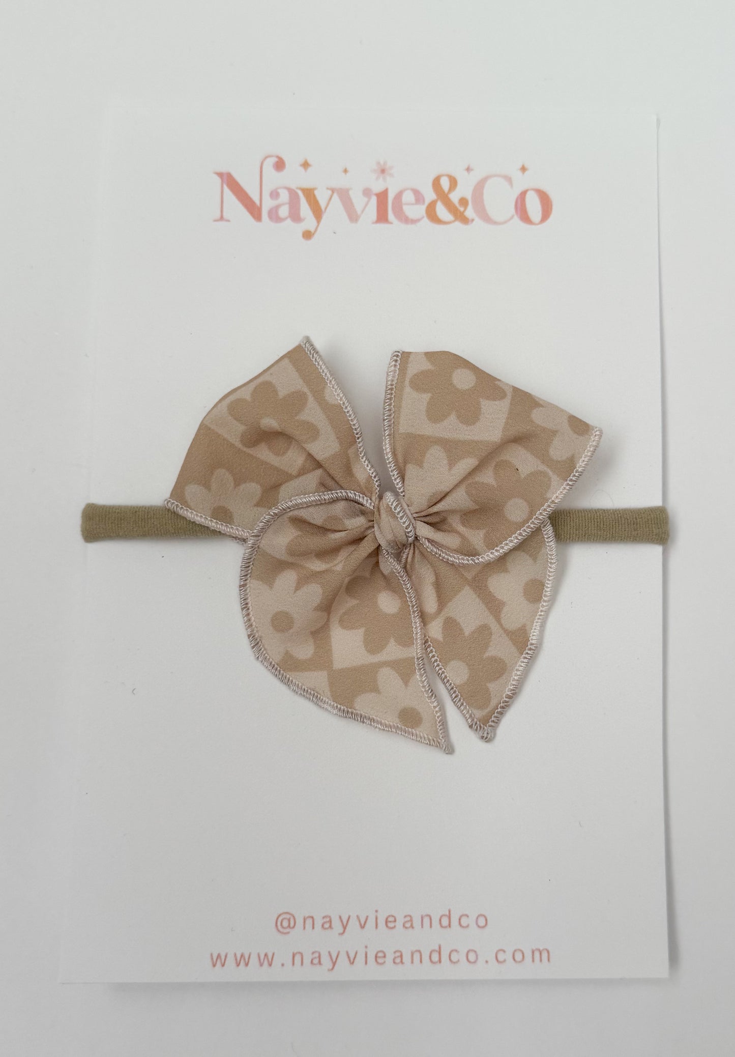 RTS MINI NEUTRAL DAISY CHECK ON NYLON Fable Bow