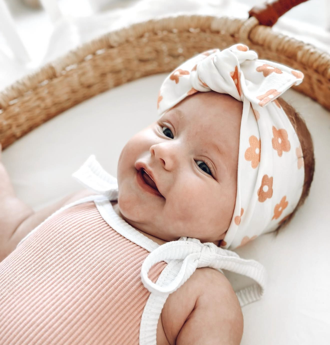 Neutral Daisies Knotted Headwrap