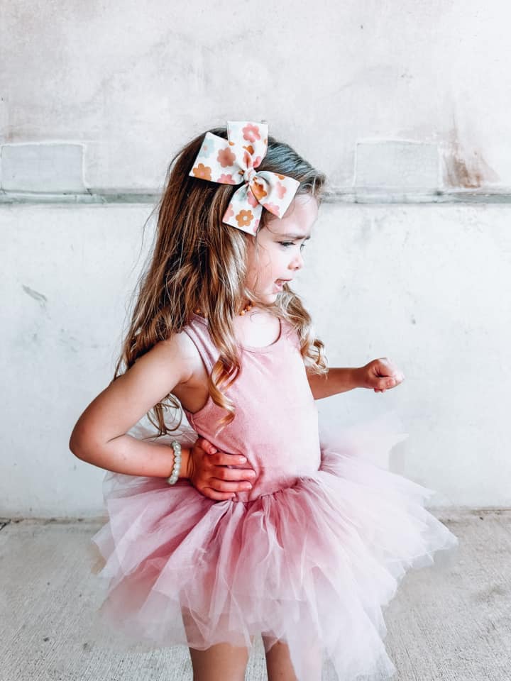 Bright Daisies Crepe Hand-tied Bow