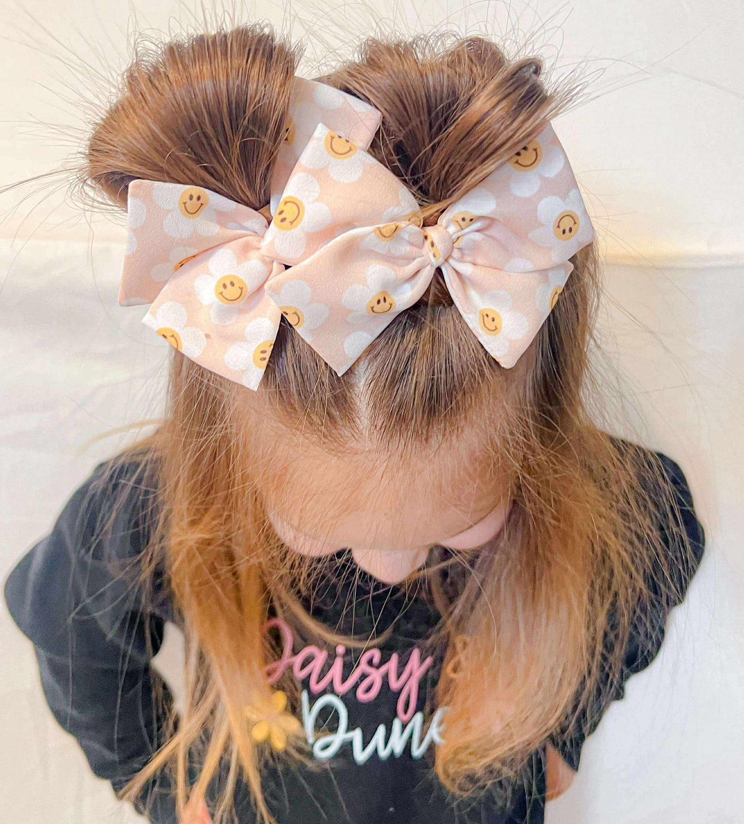 Smiley Daisies Hand-tied Bow