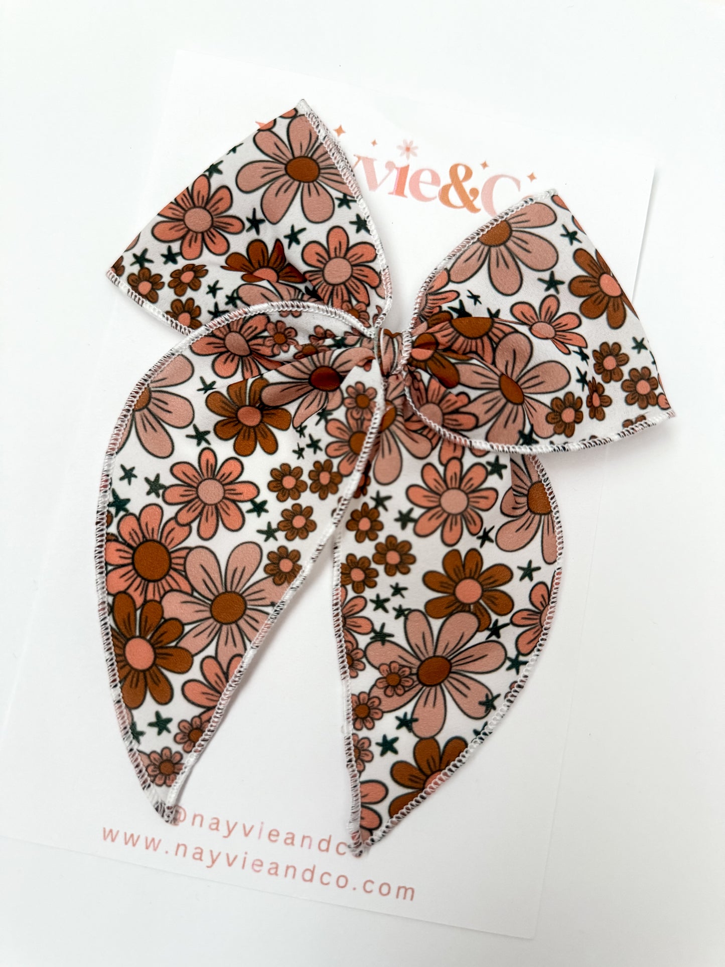 Retro Daisies Fable Bow