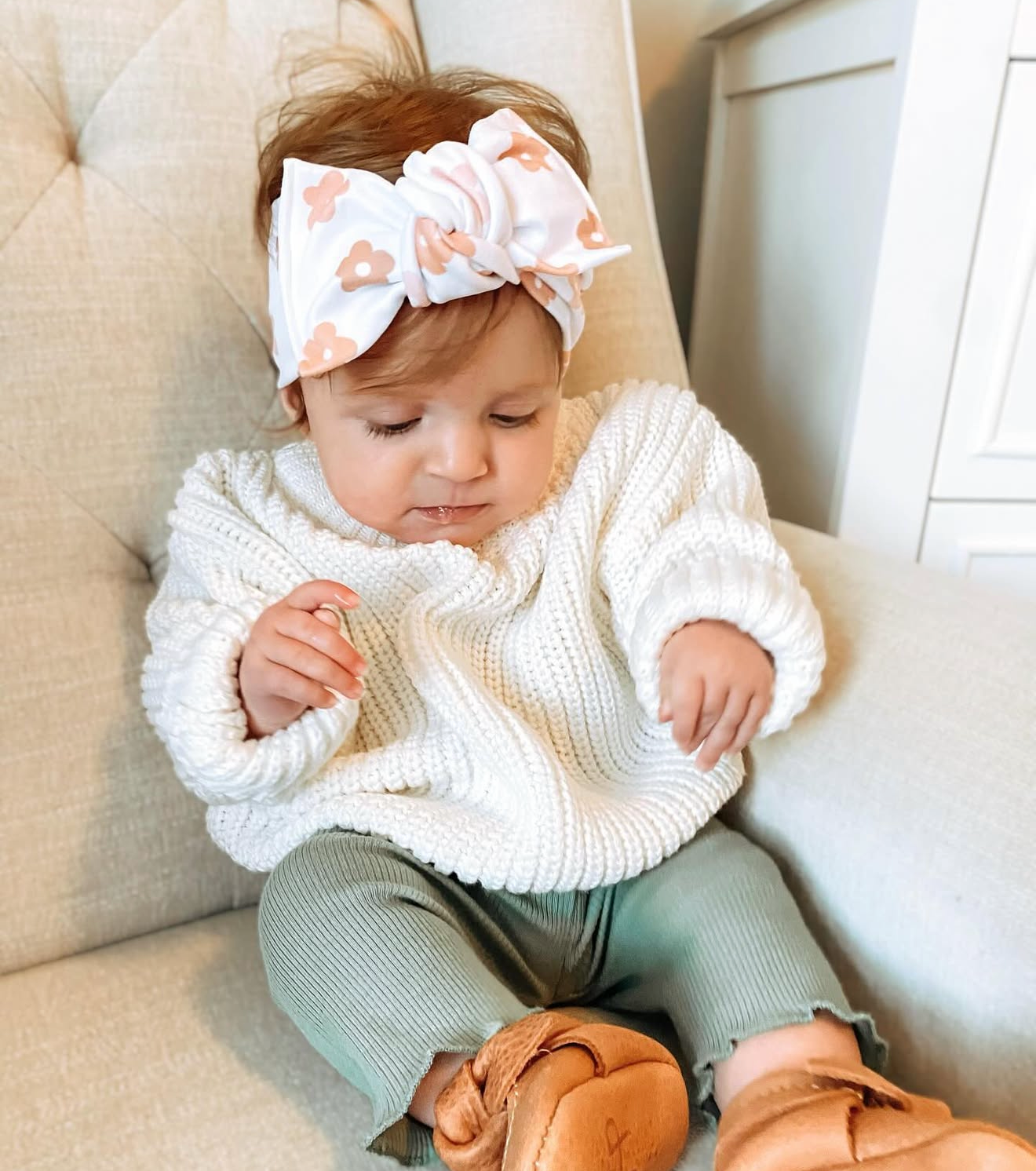 Neutral Daisies Knotted Headwrap